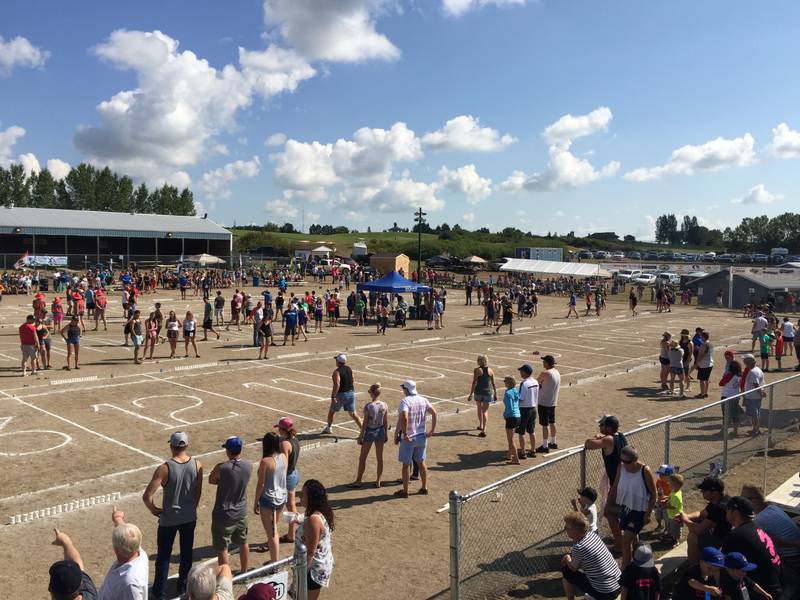 Players and courts during the World Bunnock Championship